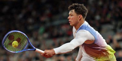 Visit the RG: 22 Americans advance page