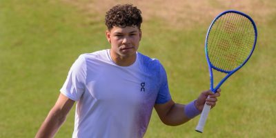 Visit the Shelton's Top 10 debut page