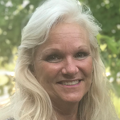 Kim Perna's headshot