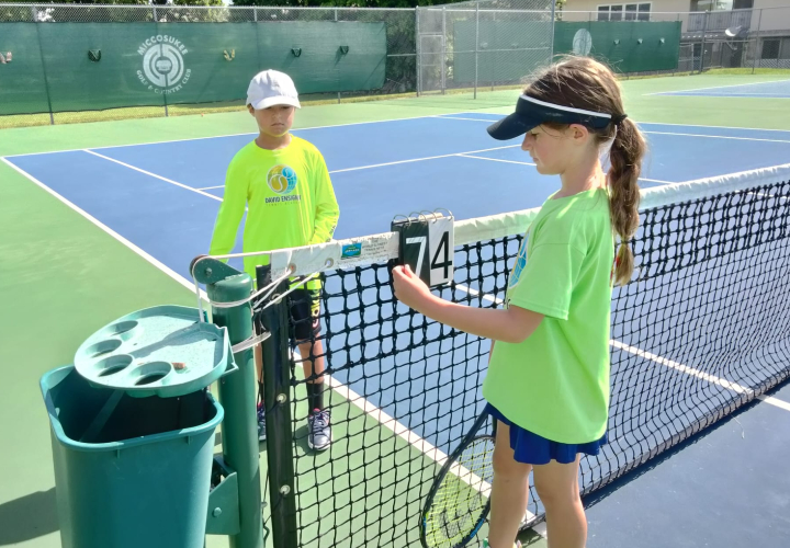 Celebrando el Mes Nacional del Tenis: David Ensignia Tennis Academy